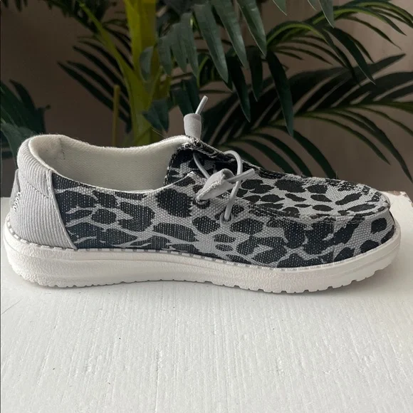 Hey Dude Women’s Wendy Leopard Sparkle Shoes - Picture 8 of 9
